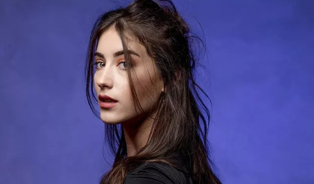 Hazal Kaya, 1 yıldır hayranı tarafından şiddete maruz kaldığını açıkladı