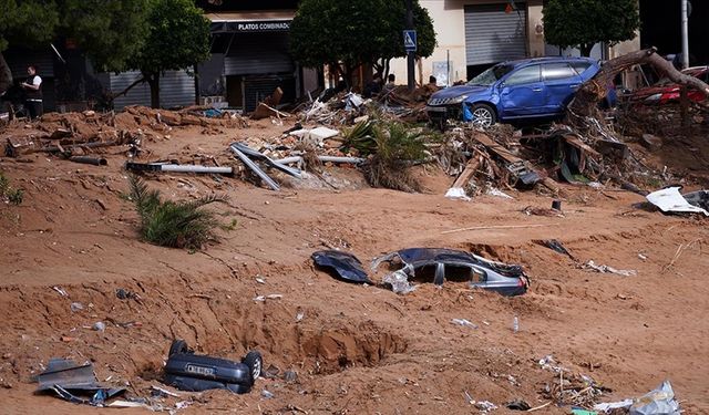 İspanya'daki sel felaketinin ardından Valensiya'da yağma iddiasıyla 253 kişi yakalandı