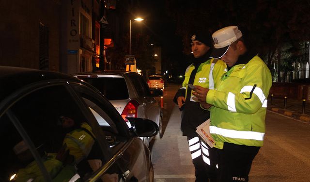 Sahte resmi belge düzenleyen kişi trafik kontrolünde yakalandı