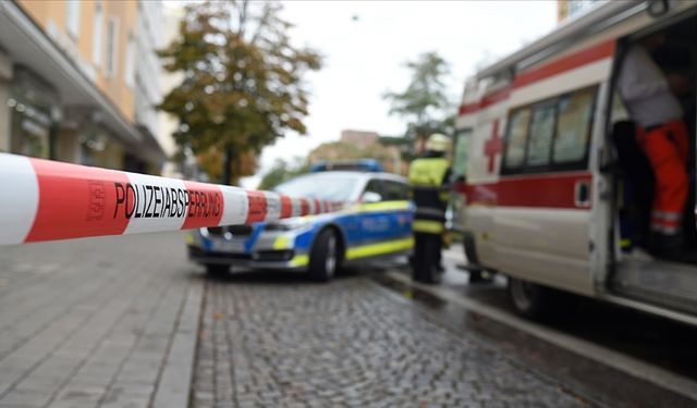 Almanya'da tren istasyonundaki bıçaklı saldırıda 12 kişi yaralandı