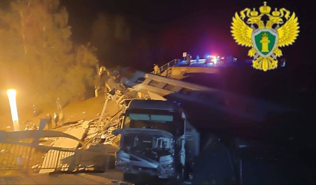 Rusya'da otoyol köprüsünün yolcu treninin üzerine çökmesi sonucu 7 kişi öldü, 66 kişi yaralandı