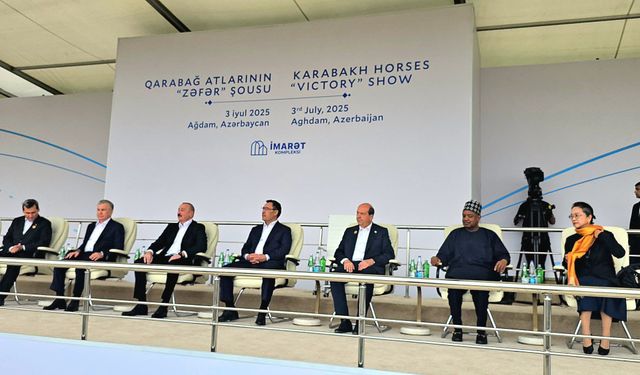 Tatar, Aliyev'in özel konuğu olarak Atların Zafer Gösterisini izledi