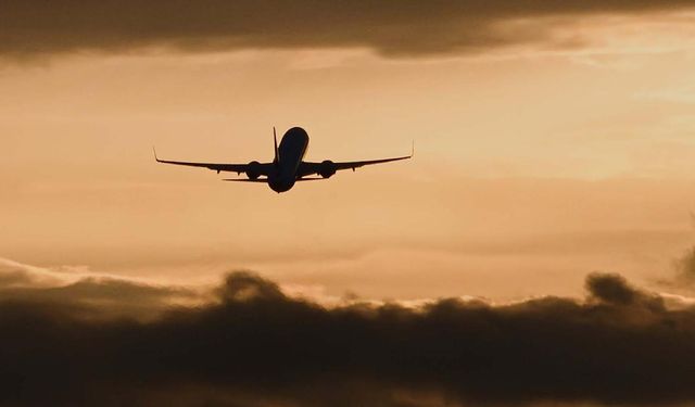 Hava yolu şirketi kilolu yolculardan iki koltuk parası alacak!