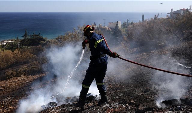 Yunanistan'da orman yangınları nedeniyle bazı yerleşim alanları boşaltıldı