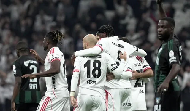 Beşiktaş yeni transferlerin siftah gecesinde galibiyete uzandı