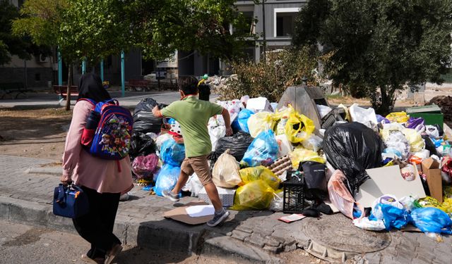 İzmir'de işçi eylemleri bitti ama çöp çilesi bitmedi