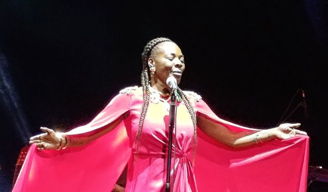 İspanyol sanatçı Buika, Girne'de sahne aldı