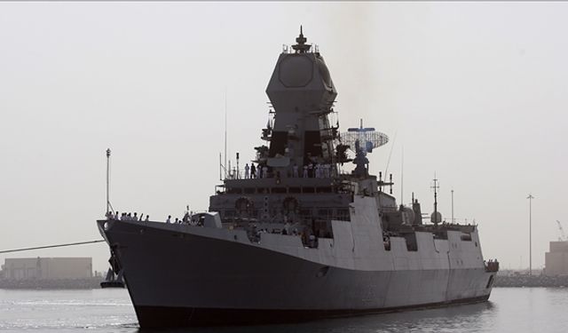 Hindistan Donanması'nın 'INS Trikand' Gemisi Güney Kıbrıs'ta