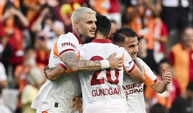 Galatasaray ikinci yarı açıldı