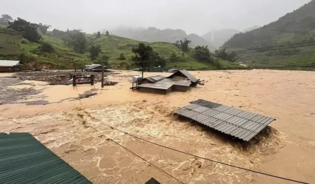 Rekor yağışlar Vietnam’ı vurdu: Tarihi Hue şehri sular altında kaldı