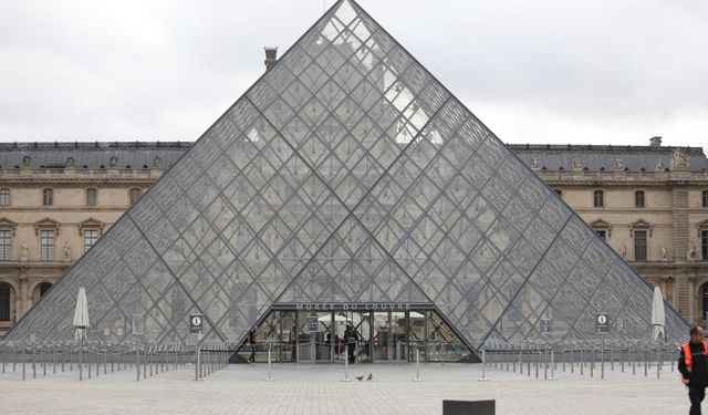 Louvre Müzesi'nde çalınan eserler henüz bulunamadı