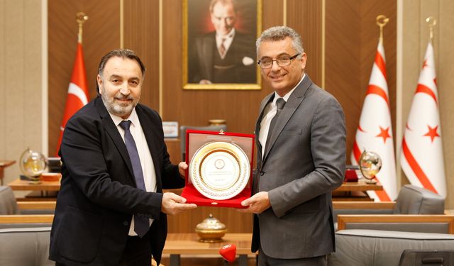 Cumhurbaşkanı Erhürman, KAMUSEN’i kabul etti