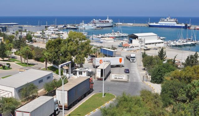 Girne Turizm Limanı’nda insan kaçakçılığı: Tır dorsesinde 12 kişi yakalandı