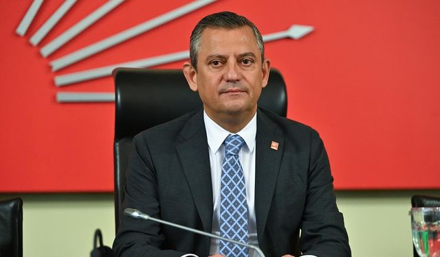 Özgür Özel meydan okuyup, Anıtkabir'e yürüyüşü başlattı: "Ülkesini seven arkamdan gelsin"