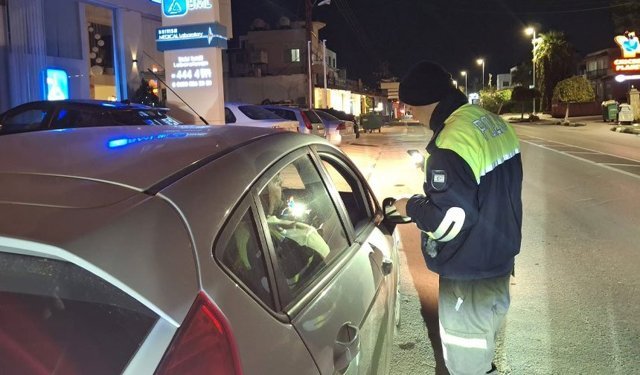 Hız, alkol, ehliyetsiz...275 Sürücüye İşlem, 32 Araç Trafikten Men Edildi