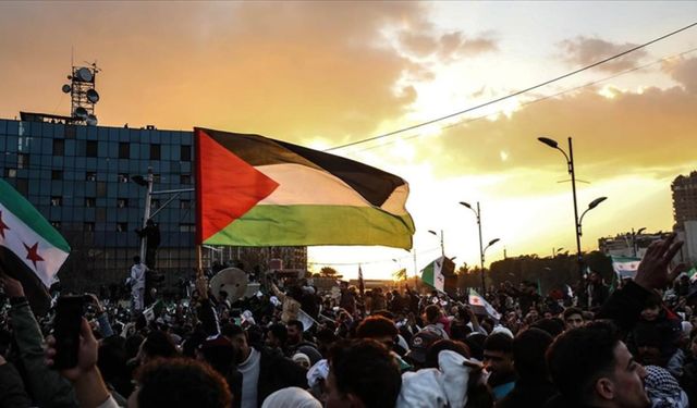 Suriye yeni para birimini piyasaya sürüyor