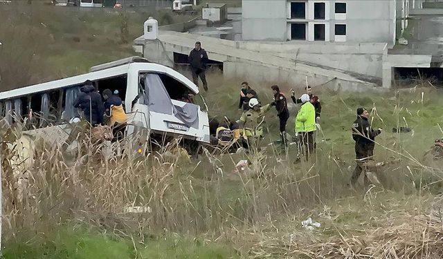 Türkiye'den acı haber... Esenyurt'ta servis midibüsünün devrilmesi sonucu 4 kişi öldü
