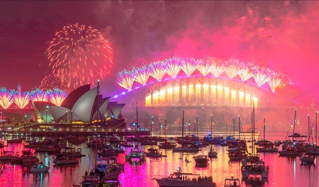 Dünya yeni yılı karşılıyor