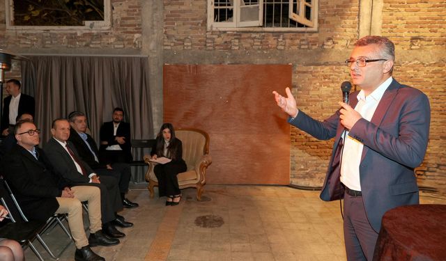 Erhürman'dan gençlere: İyi ki varsınız, iyi ki bizim neslin ezberlerini bozuyorsunuz