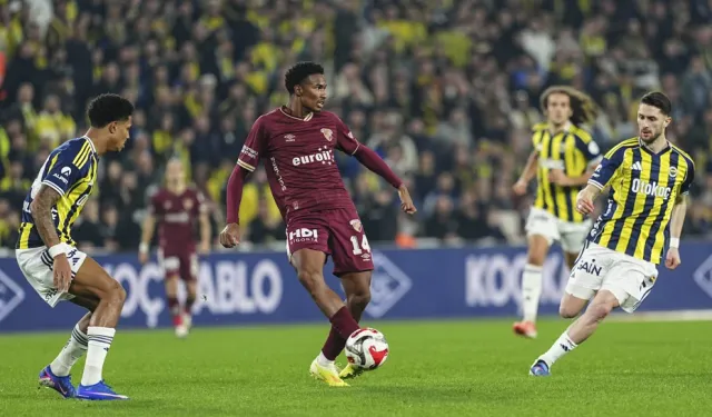 Fenerbahçe şampiyonluk yarışında yara aldı