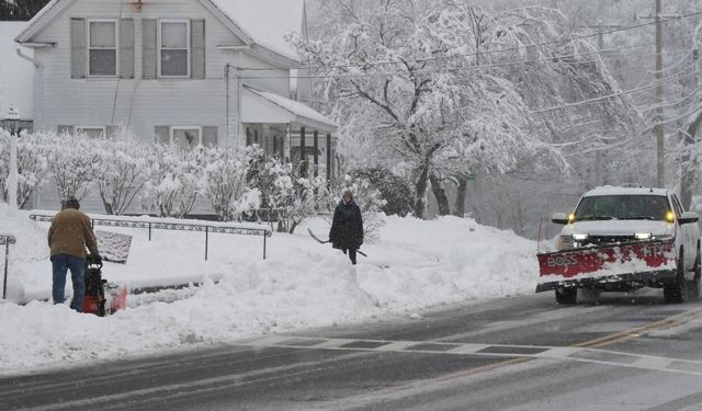 ABD'de on binlerce hane elektriksiz kaldı