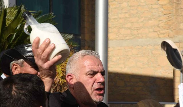 Hayvan üreticileri Tarım Bakanlığı önünde eylem yaptı