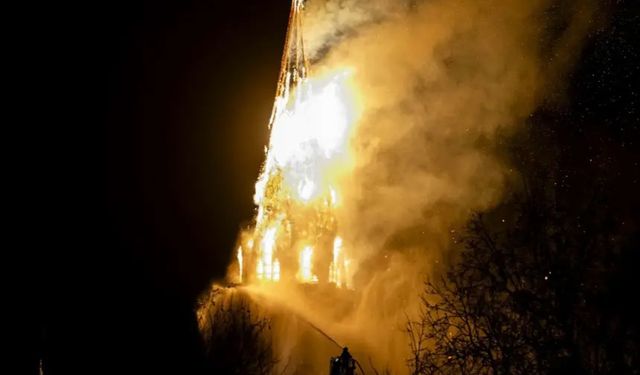 154 yıllık kilisede yangın... Yeni yıl kutlamaları alevlerle bitti