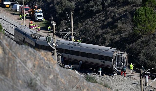 İspanya'da iki hızlı trenin karıştığı kazada ölenlerin sayısı 41'e yükseldi