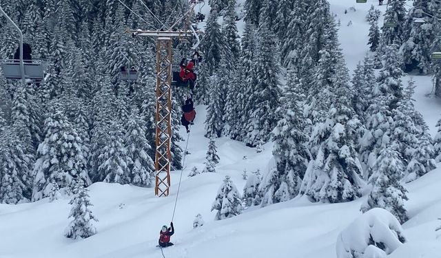Uludağ'da telesiyej arızalandı: Mahsur kalan 51 kişi kurtarıldı