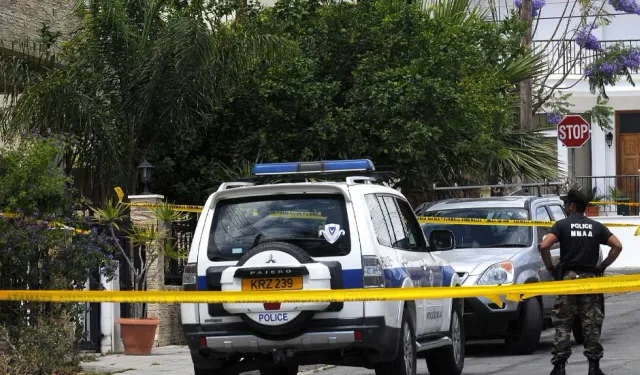 Larnaka Polis Müdürlüğü binası dışında ateş açma...