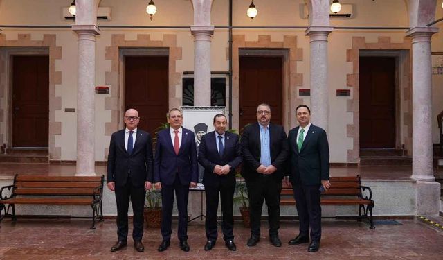 Ayvalık’ta “Rauf Denktaş Kültür Merkezi” açıldı