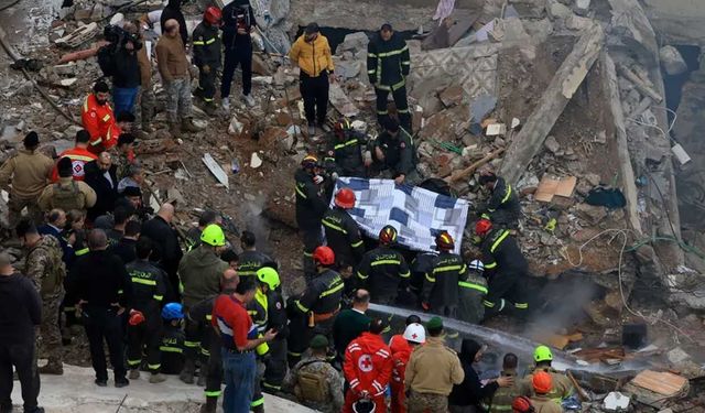 Lübnan'da eski bina çöktü, 14 kişi öldü