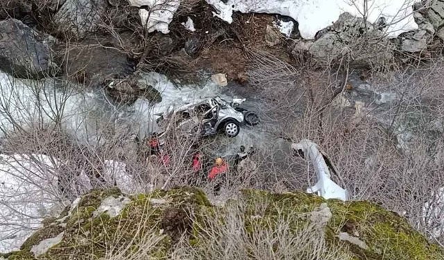 Virajı alamadı, uçuruma yuvarlandı. 3 ölü, 5 ağır yaralı