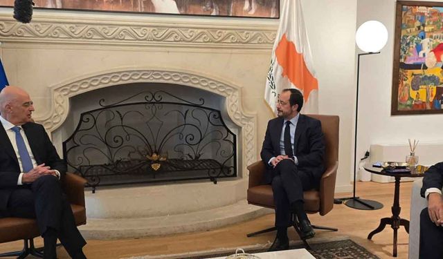 Dendias Güney Kıbrıs ziyareti çerçevesinde Hristodulidis’le görüştü