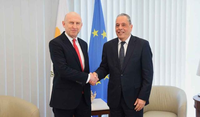 İngiltere Savunma Bakanı John Healey Güney Kıbrıs’ta