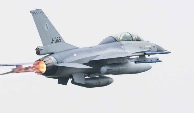 Yunan F-16’lar "şüpheli nesneleri” Lübnan hava sahası içerisinde engelledi ...