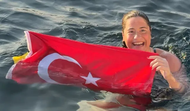 Türk kadını rekor kırdı, neredeyse 14 saat yüzdü