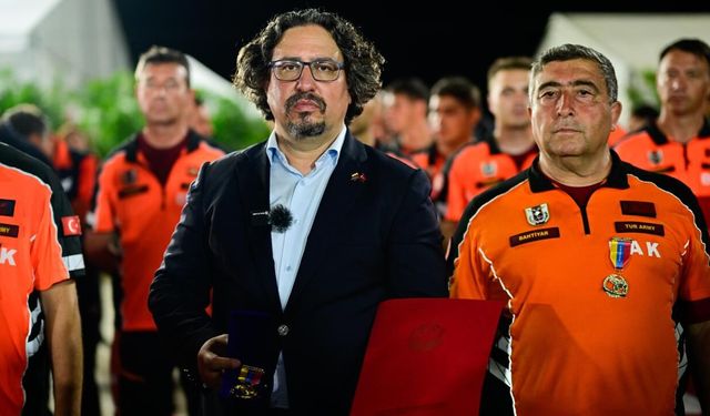 Venezuela'dan Türk arama kurtarma ekiplerine kahramanlık nişanı