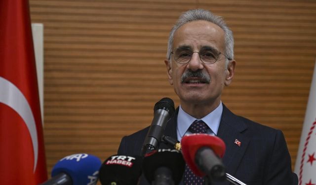 Uraloğlu: 19 yolcu için arama kurtarma çalışmaları devam ediyor