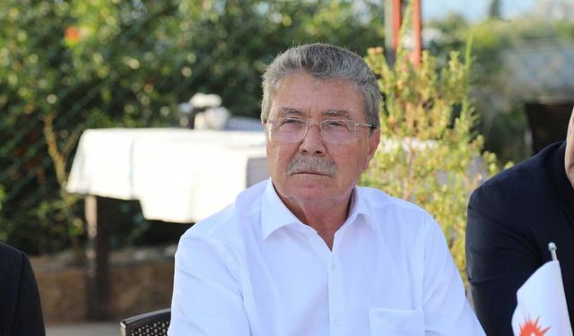 Üstel: Gençlerimizin dünya ile kucaklaşmasına engel olmaya devam ediyorlar