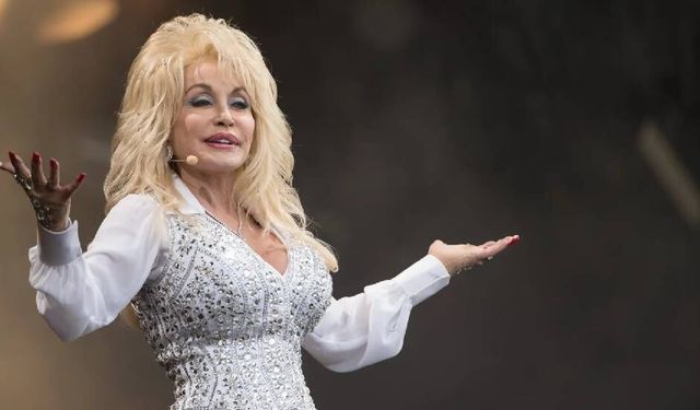 Country müzik efsanesi Dolly Parton hayatını kaybetti