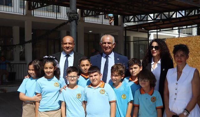 Çavuşoğlu, Polatpaşa ve Mormenekşe ilkokullarını ziyaret etti