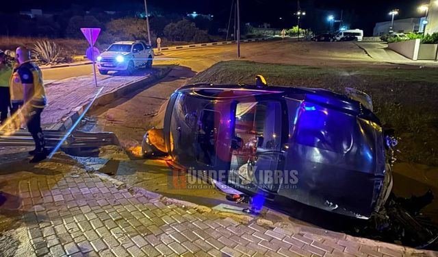 Girne-Alsancak Çevre Yolu’nda alkollü sürücü kaza yaptı: Araç yan devrildi!