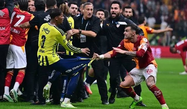 Maç bitti saha karıştı: 2 kırmızı kart
