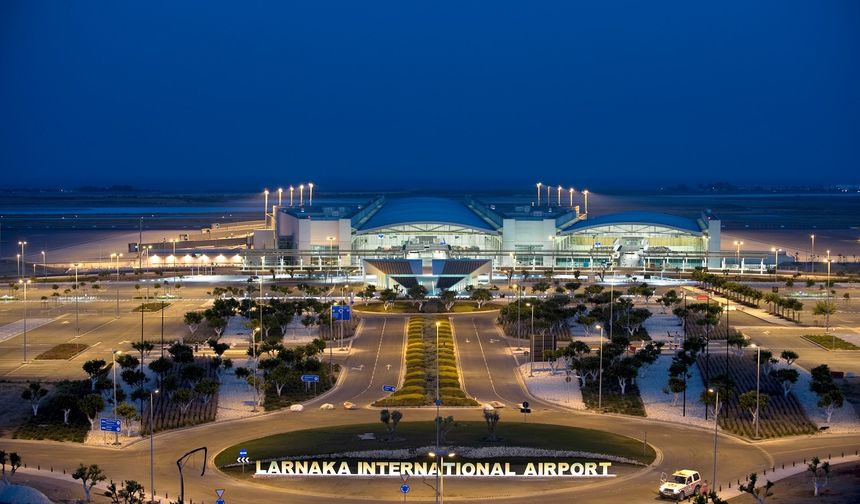 Larnaka Havalimanı’nda uçak pisti pas geçti