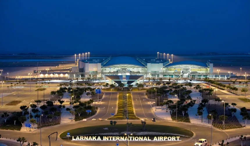 Larnaka Havalimanı’nda 210 karton sigara ele geçirildi