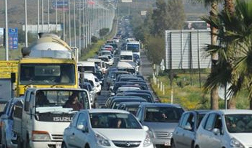 5 ton ve üzeri kamyonlara yönelik trafik kısıtlaması geçici olarak kaldırıldı