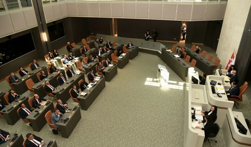 Mahkemelerde fotoğraf çekmek ve açık isim yazmak yasaklandı