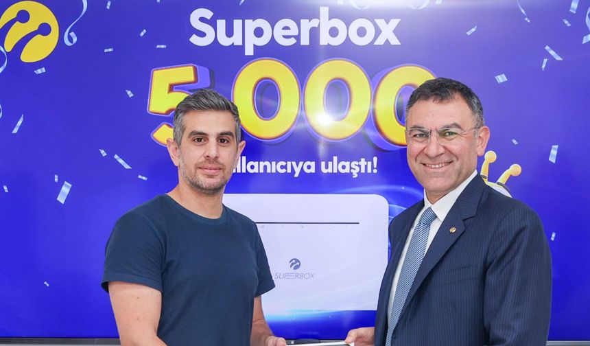 Kuzey Kıbrıs Turkcell Superbox, 5.000’inci kullanıcısını ödüllendirdi