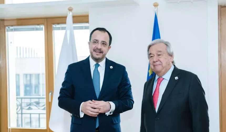 Hristodulidis ile Guterres Fransa’da bir araya geldi